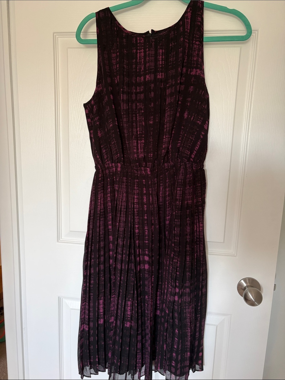 Banana Republic Black and Magenta Sleeveless Midi Dress